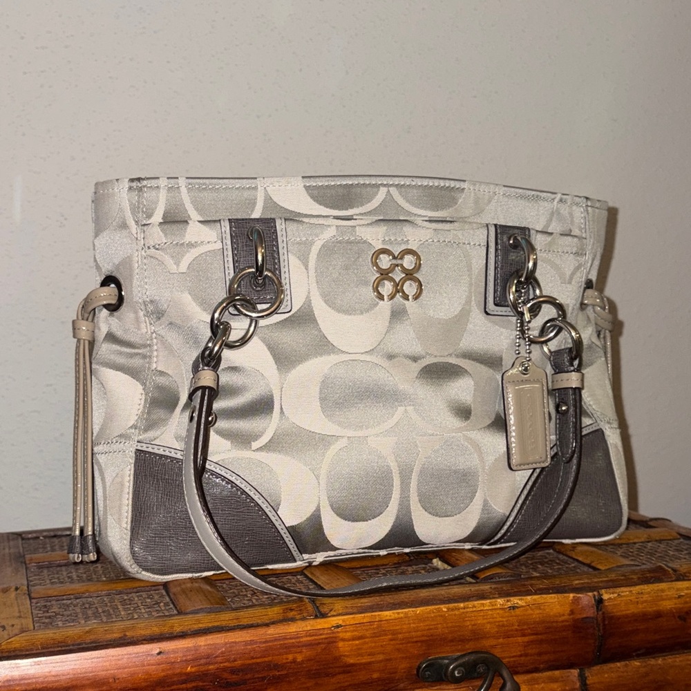 Coach Y2K Gray And Metallic Colette Shoulder Bag - Picture 3 of 14